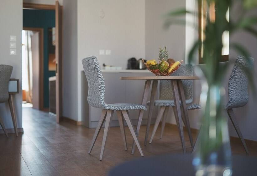 هتل Bluebell Luxury Suites