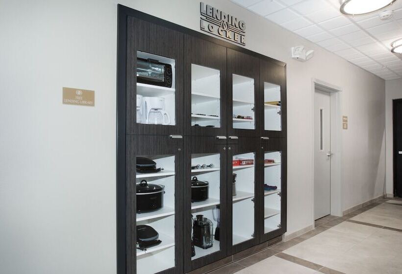 فندق Candlewood Suites Pueblo, An Ihg