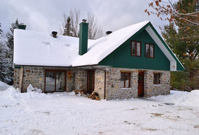 هتل Chalet Rustique Crds Tremblant