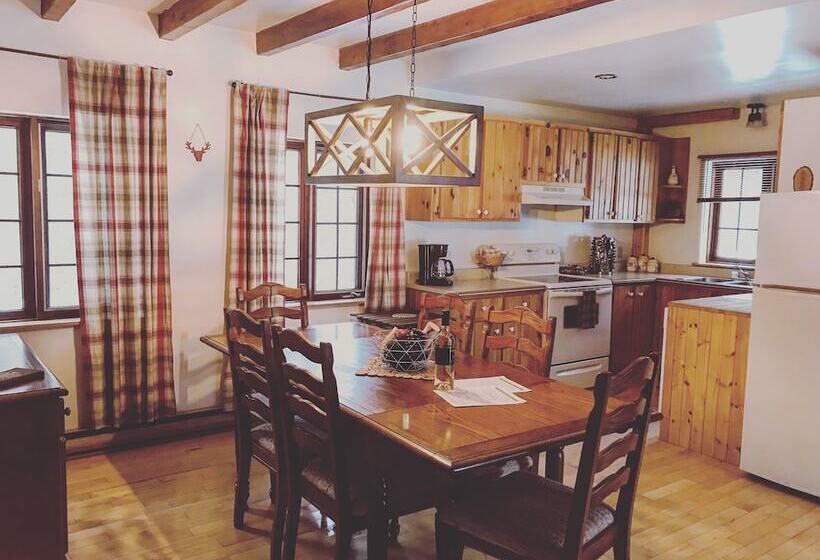 هتل Chalet Rustique Crds Tremblant