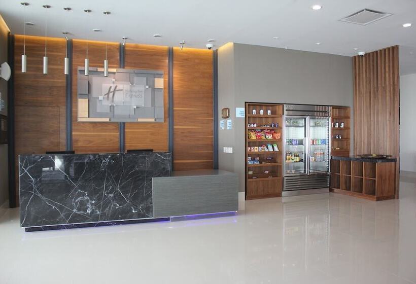 ホテル Holiday Inn Express & Suites Silao Aeropuerto Terminal, An Ihg