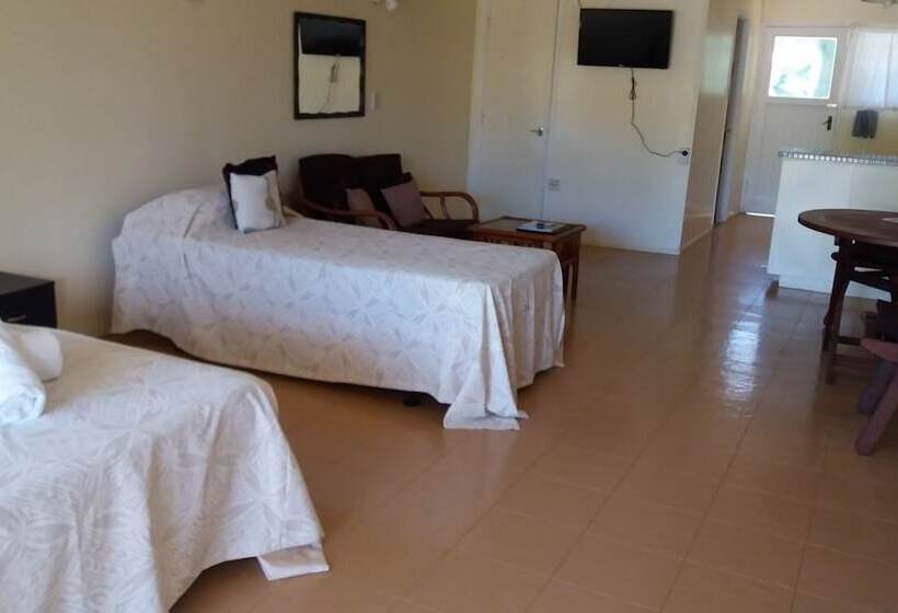 هتل Kiikii Inn & Suites