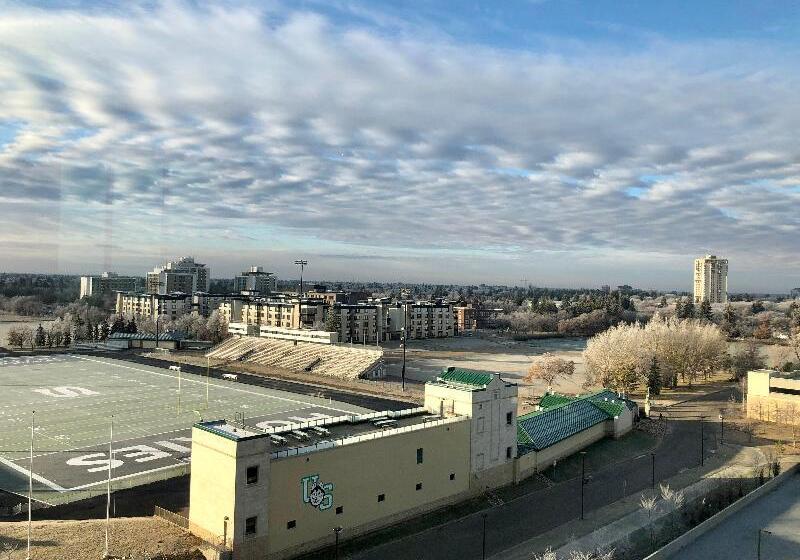 בית מלון כפרי Staybridge Suites   Saskatoon   University, An Ihg