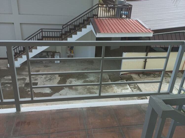 פונדק Kingston Lodge