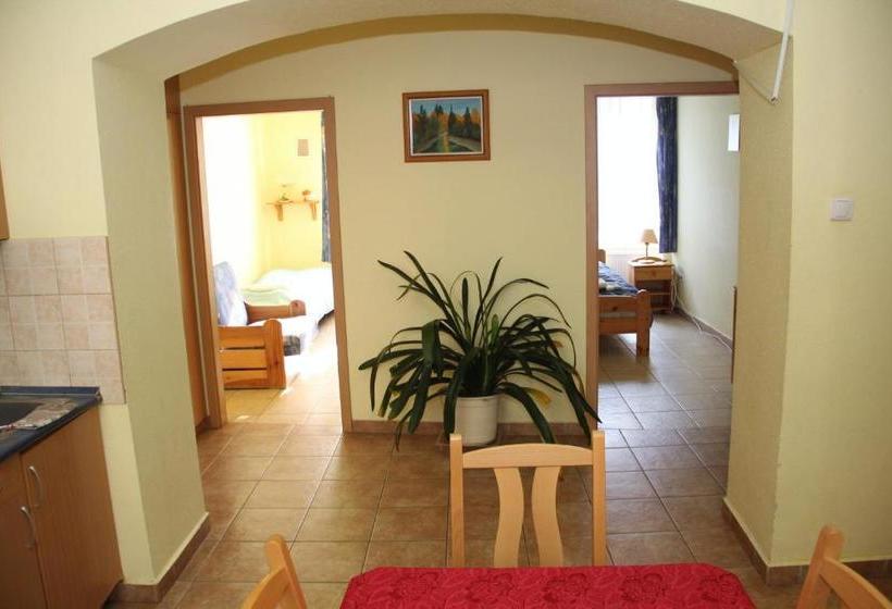 酒店 Aphrodite Apartments & Café