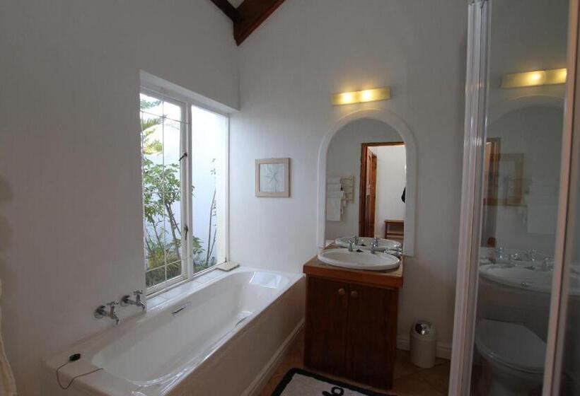 هتل The Whaling Station Guesthouse