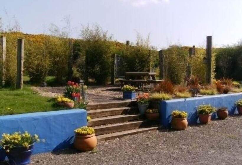 פנסיון The Village Studio Apartments