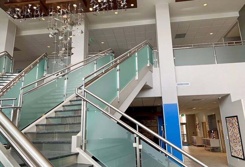 فندق Holiday Inn Express & Suites   Aurora Medical Campus, An Ihg