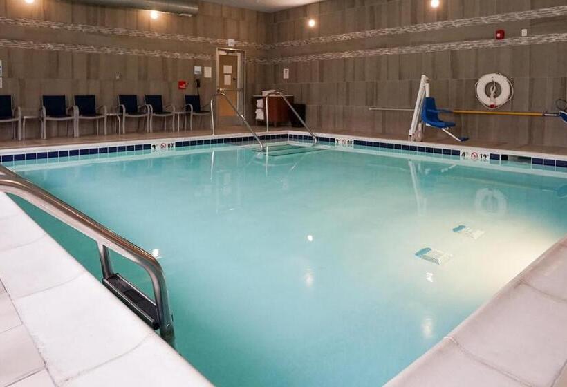 فندق Holiday Inn Express & Suites   Aurora Medical Campus, An Ihg