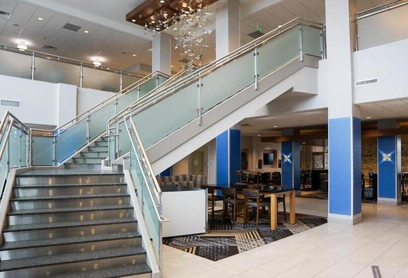 فندق Holiday Inn Express & Suites   Aurora Medical Campus, An Ihg