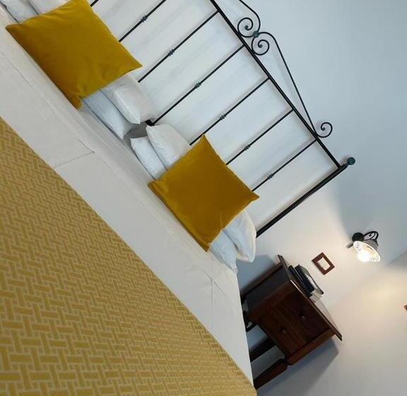 تختخواب و صبحانه Ai Dammusi Rooms
