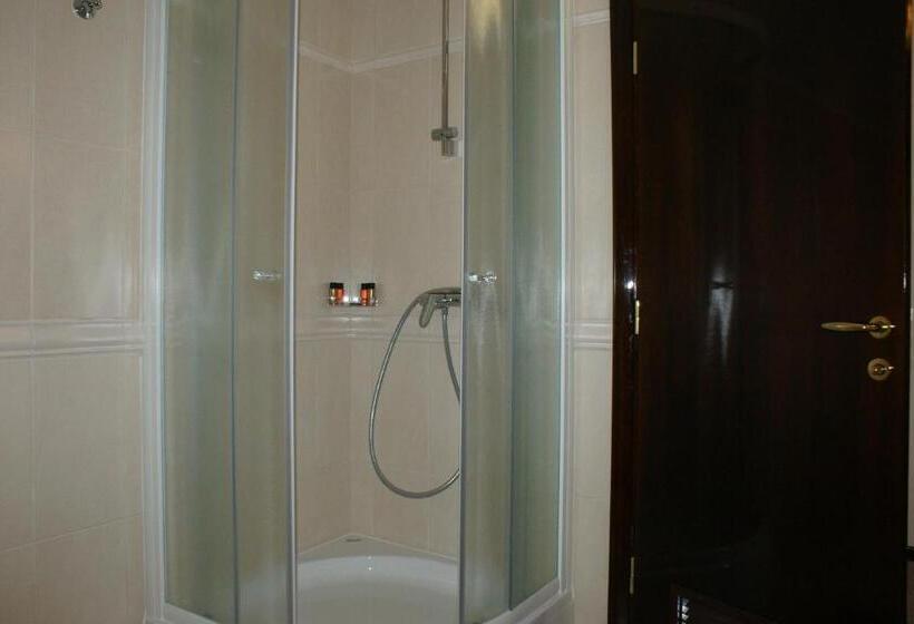 مبيت وإفطار Guest Accommodation Atrium Gulin