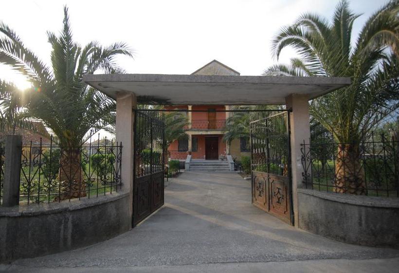مسافرخانه Green Garden Guesthouse