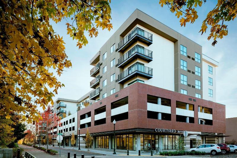 Отель Courtyard By Marriott Corvallis
