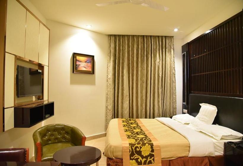 Отель New Anand Palace