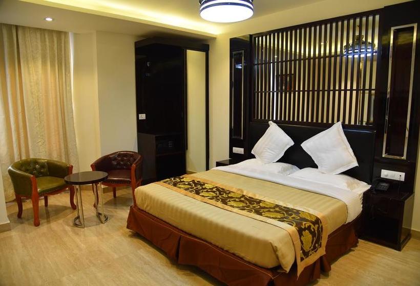 Отель New Anand Palace