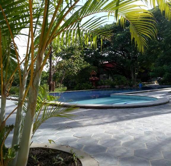 Samathi Lake Resort