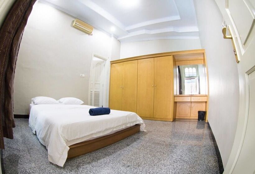 تختخواب و صبحانه Bonsai Surf Lodge   Hostel