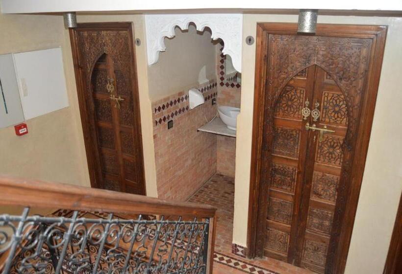 تختخواب و صبحانه Riad Golf Stinia