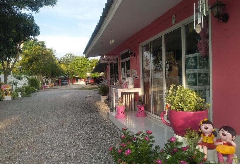 Saan Rak Resort