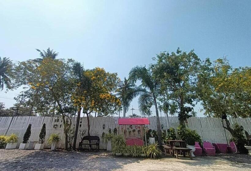 Saan Rak Resort