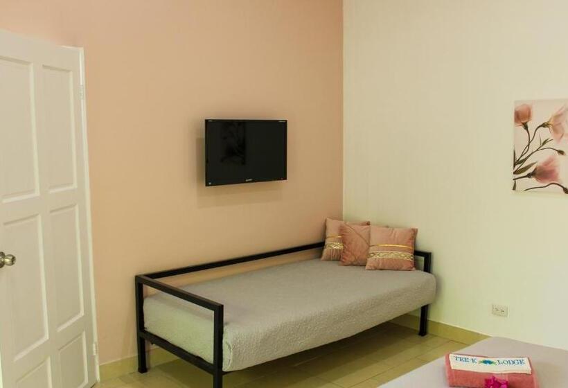 تختخواب و صبحانه Tee K Lodge Tamarindo