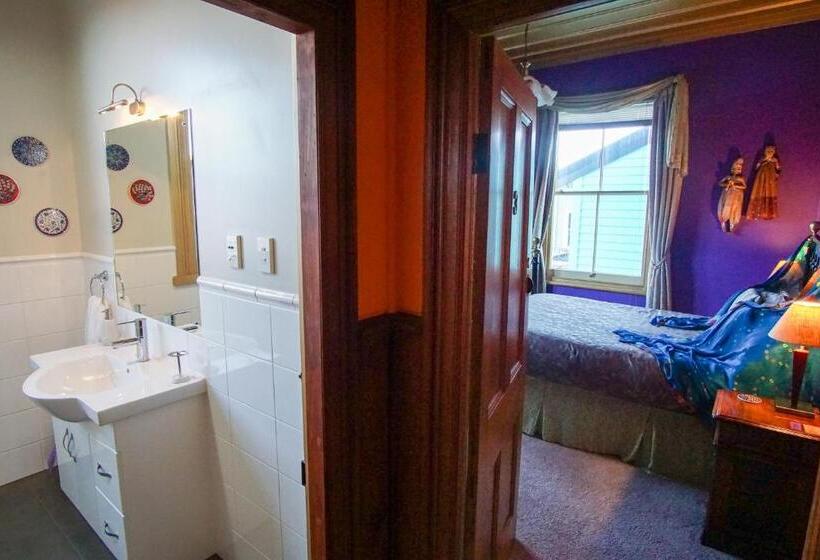 Sea Breeze B & B