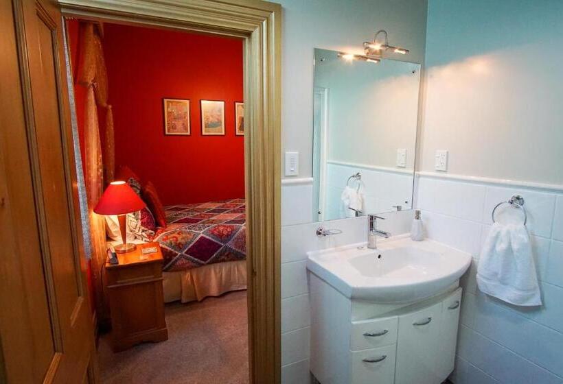 Sea Breeze B & B