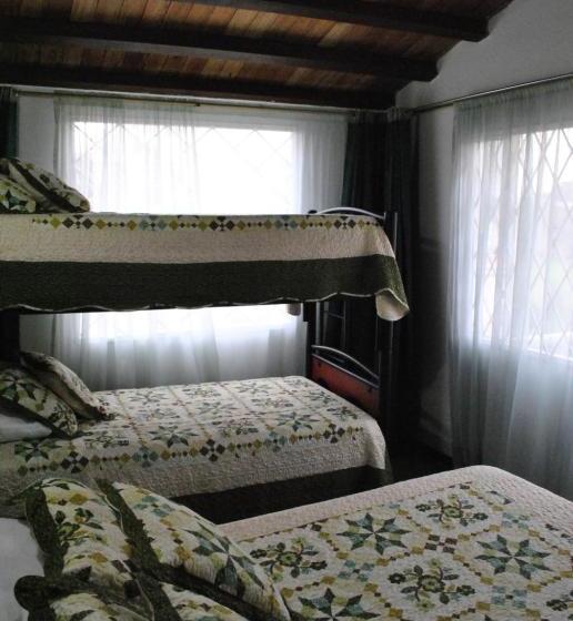 تختخواب و صبحانه Hostal Familiar La Alborada