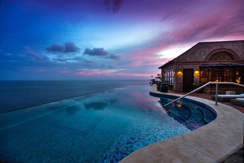 تختخواب و صبحانه Caille Blanc Villa &   Adults Only
