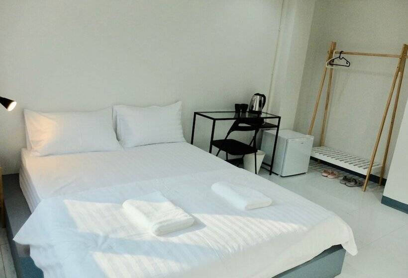 Diamond & Rust Hostel