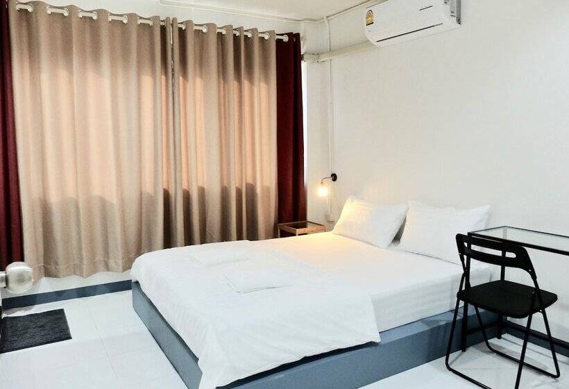 Diamond & Rust Hostel
