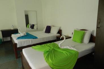 هتل Eeescart Resort Nuwaraeliya