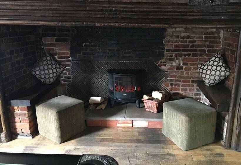 مبيت وإفطار The Chequers