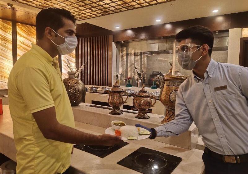 בית מלון כפרי Four Points By Sheraton Srinagar