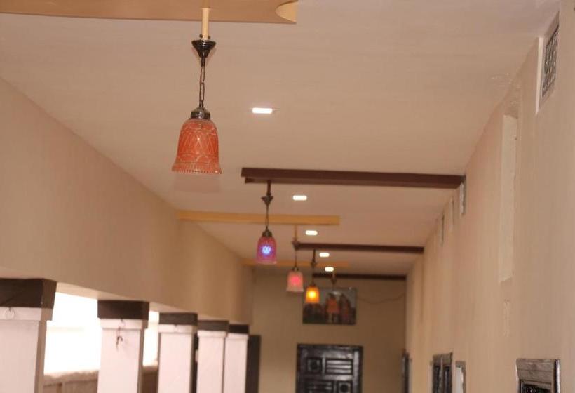 فندق Ganesh & Restaurant