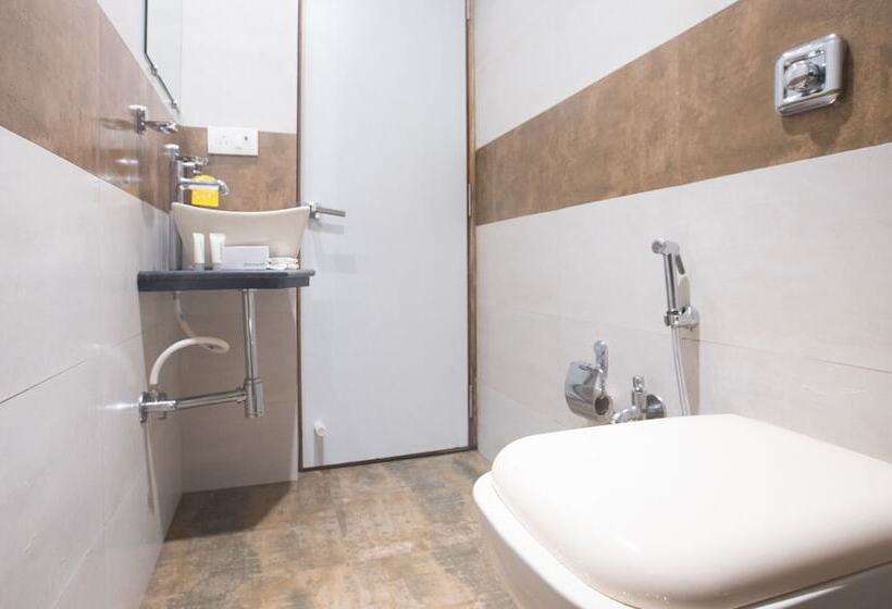 فندق Treebo Amber International