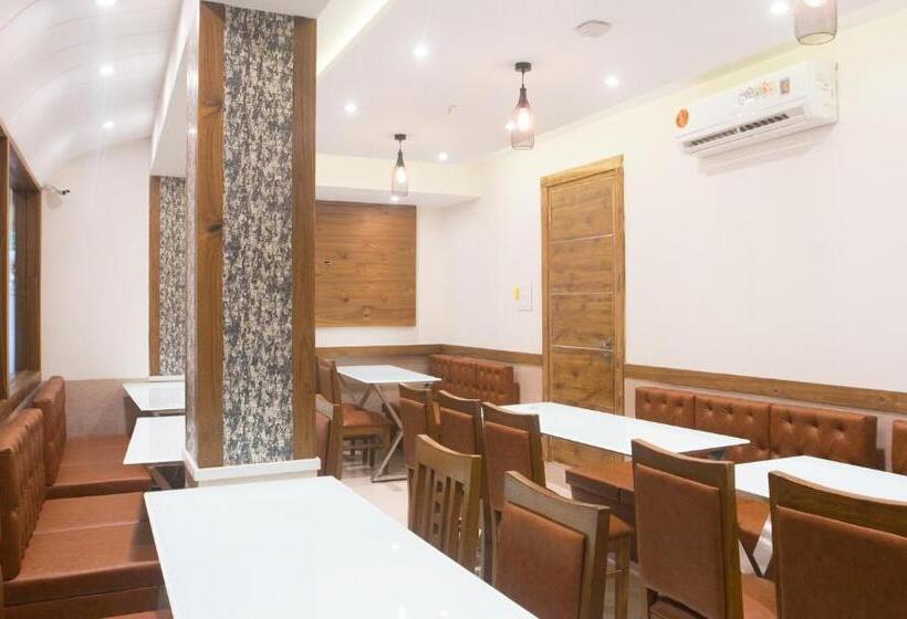 فندق Treebo Amber International