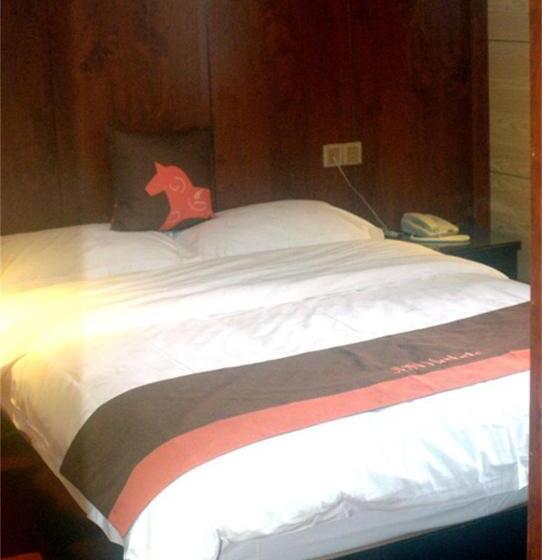 Junyi Hotel Guizhou Guiyang Bageyan Road