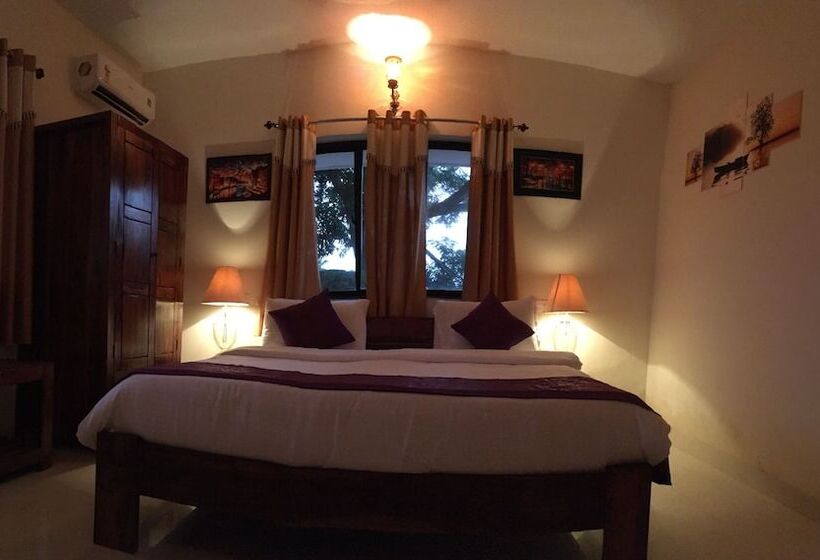 استراحتگاه Monarch Suites