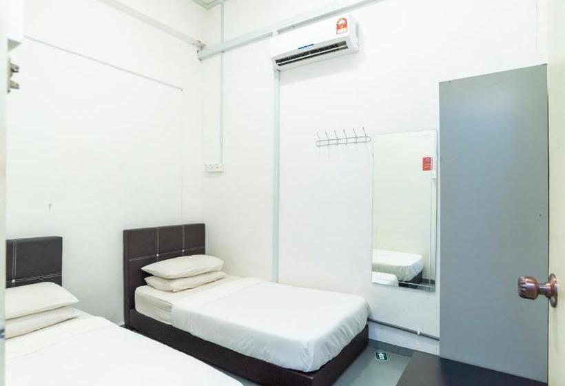 فندق صغير Spot On 89834 Blue District Backpackers