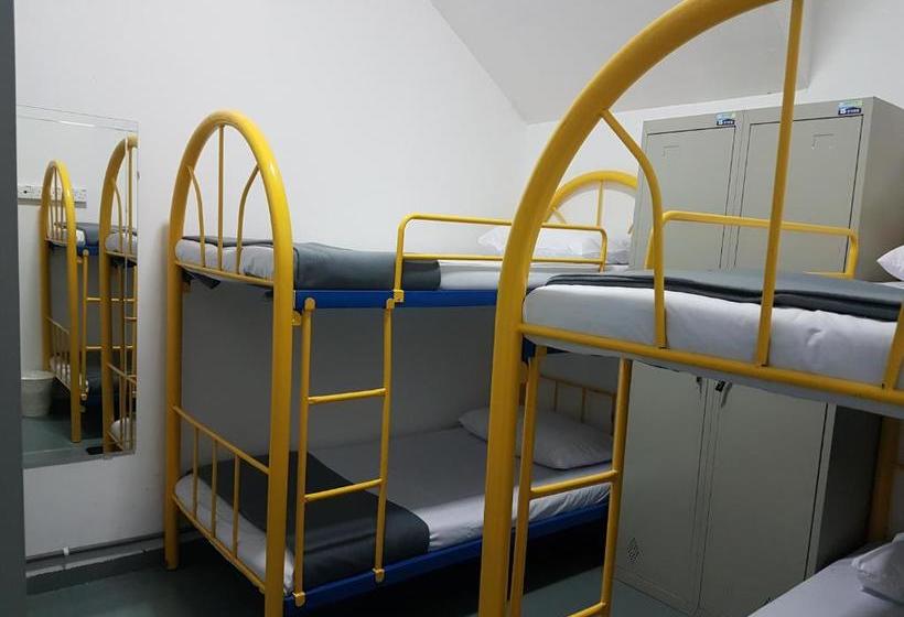 فندق صغير Spot On 89834 Blue District Backpackers