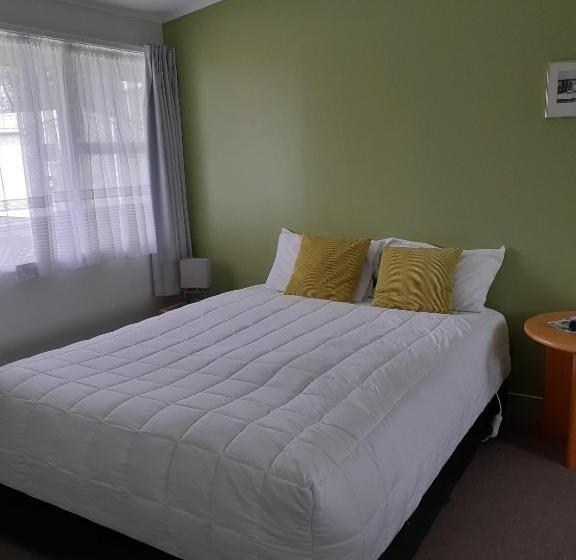 Featherston Motels And Camping