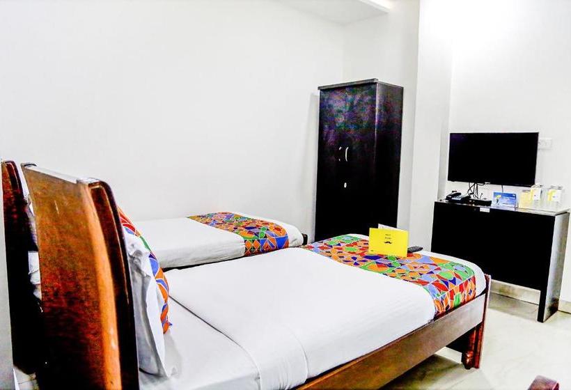 בית מלון כפרי Fabexpress Essvee Mg Road Vijayawada