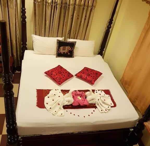 هتل Sakura Wood House