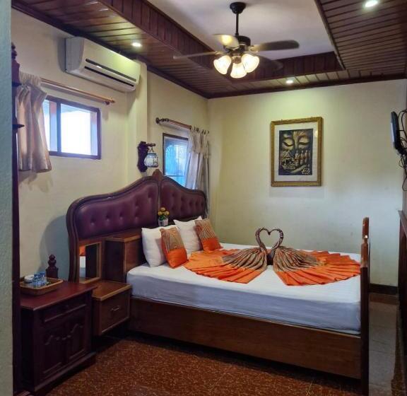 هتل Sakura Wood House