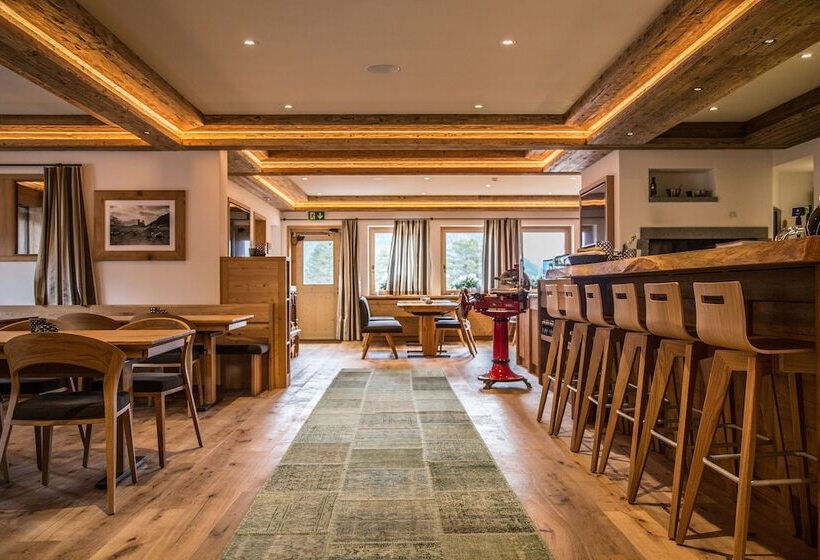 호텔 Sarain Active Mountain Resort