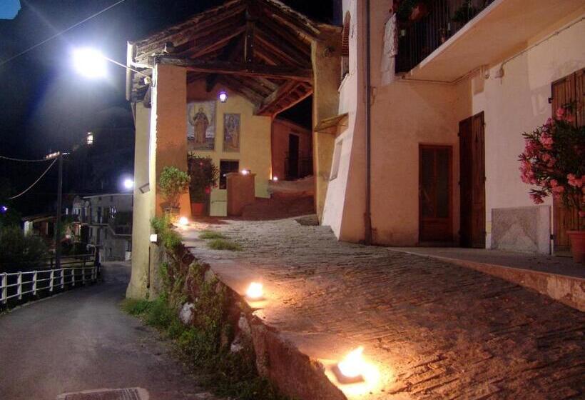 ユースホステル Rifugio Escursionistico La Ruà