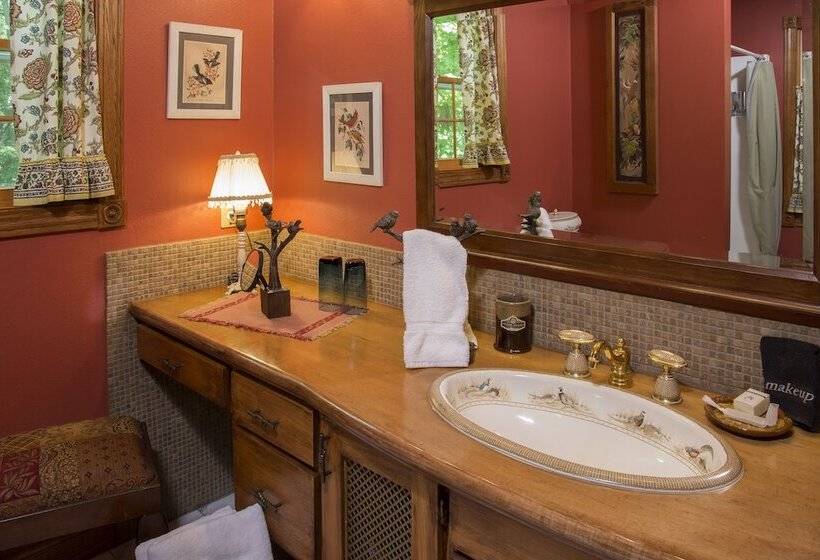 Hidden Serenity Bed And Breakfast