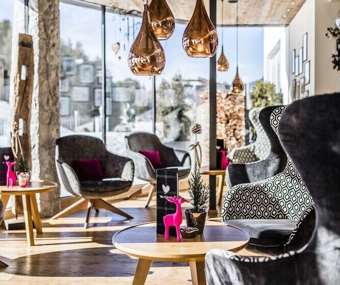 هتل Alpin Boutique Villa Gabriela   Adults Only